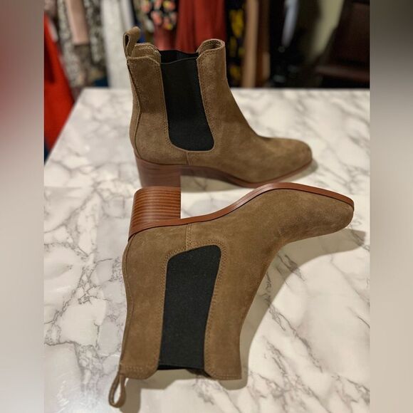 Steve Madden Rhiannon Chelsea Boot - Picture 3 of 10
